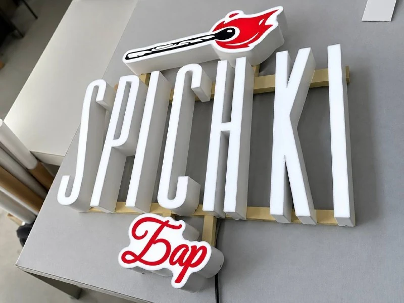 Световая вывеска бара SPICHKI