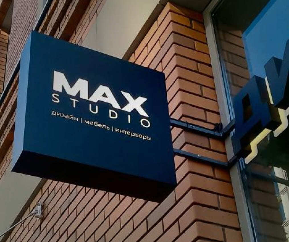Квадратная консольная конструкция MAX Studio